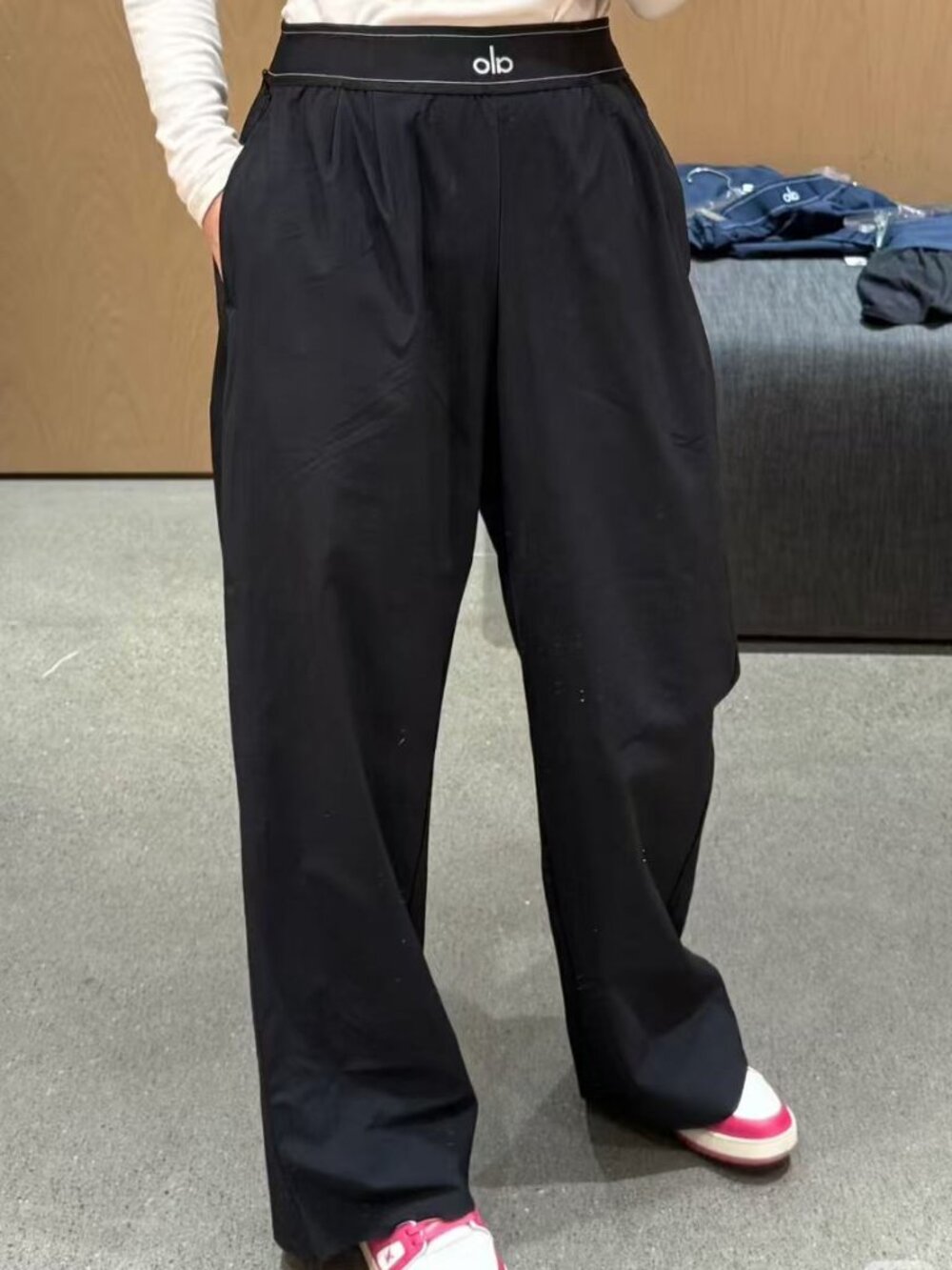 Black 🖤ALO Yoga Wide Leg Pants (Length:30" Inseam) – NWT😉everyday professional